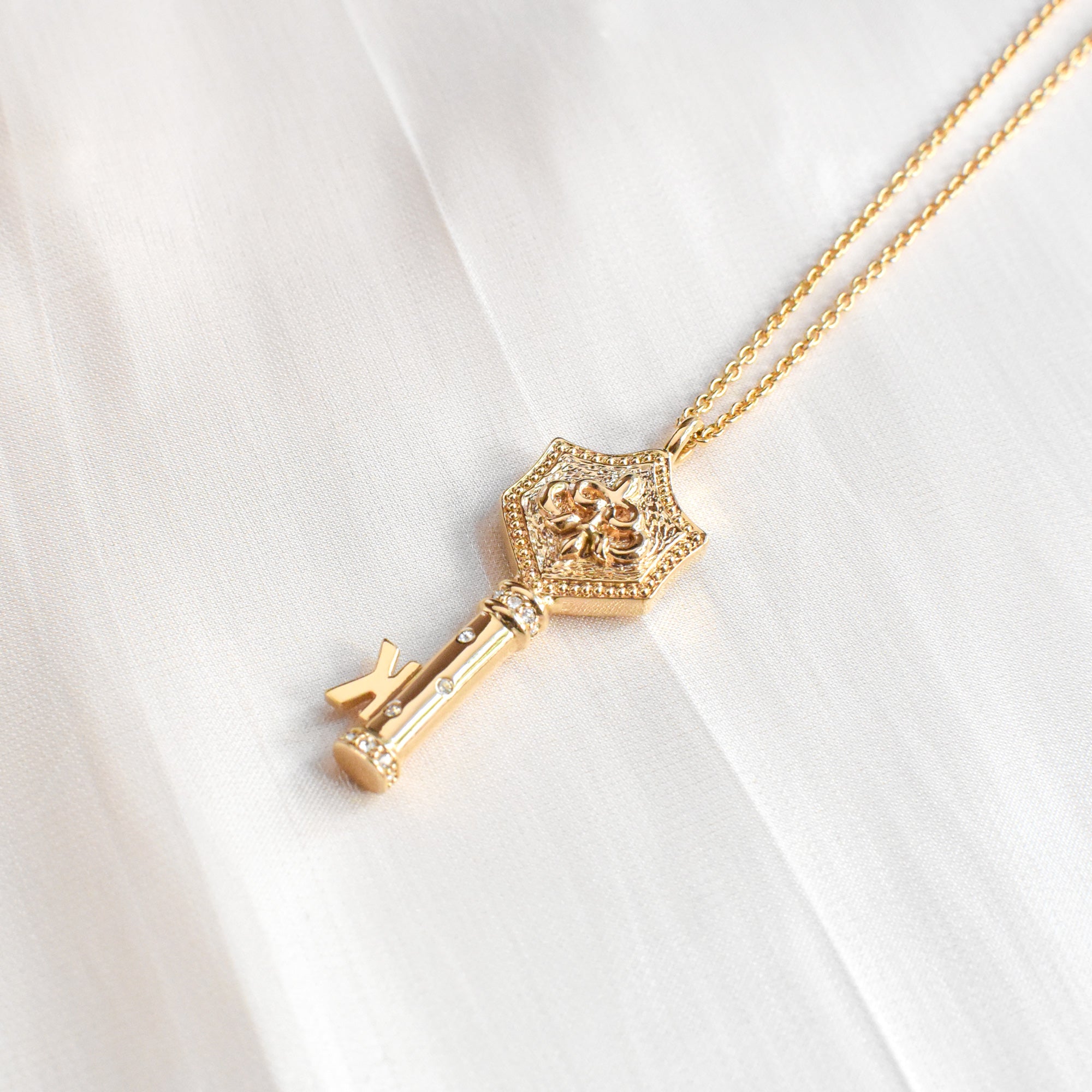 Kurenai Amulet Long Necklace