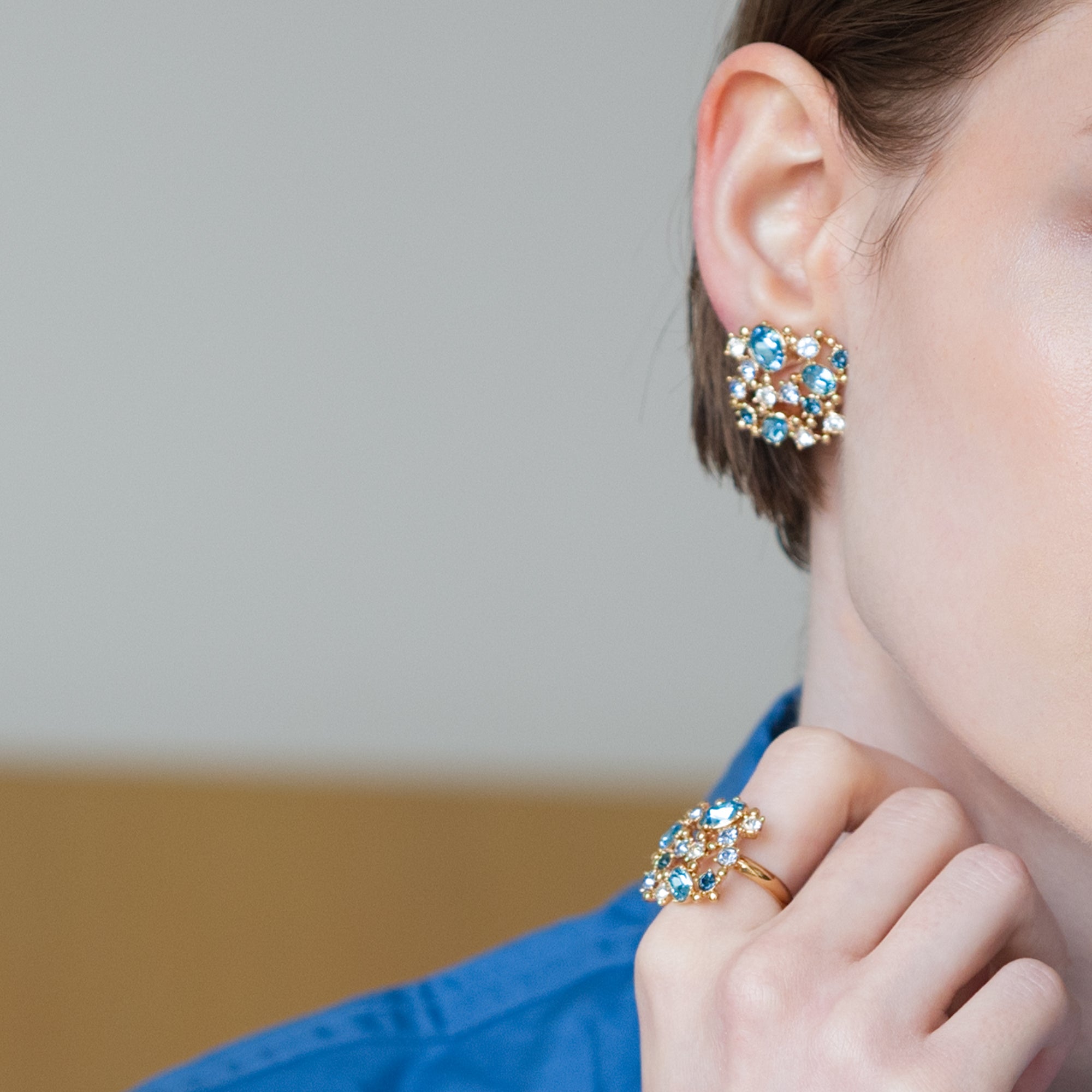 Couleur Bleue Clip Earrings